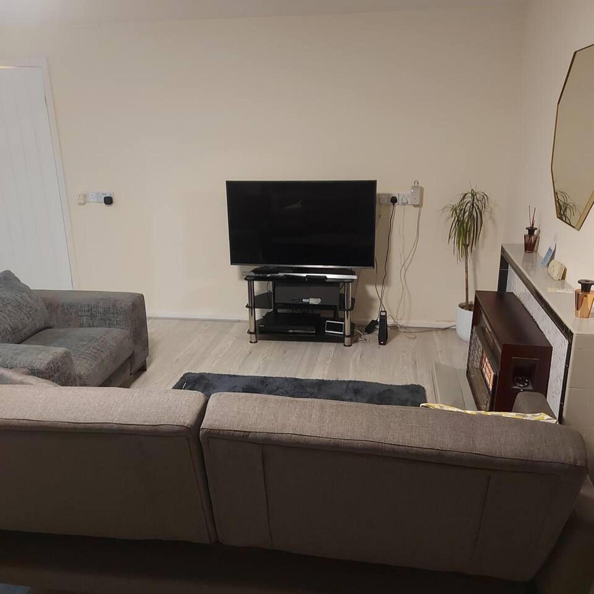 Lovely & Beautiful 2 Bed-Apartment In بورهاموود المظهر الخارجي الصورة