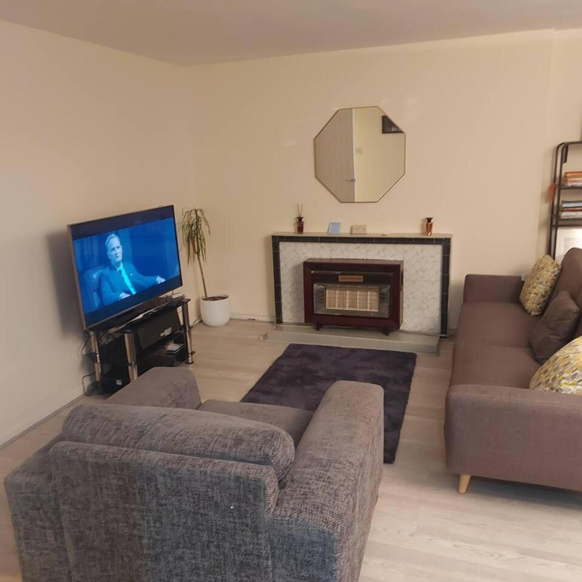 Lovely & Beautiful 2 Bed-Apartment In بورهاموود المظهر الخارجي الصورة