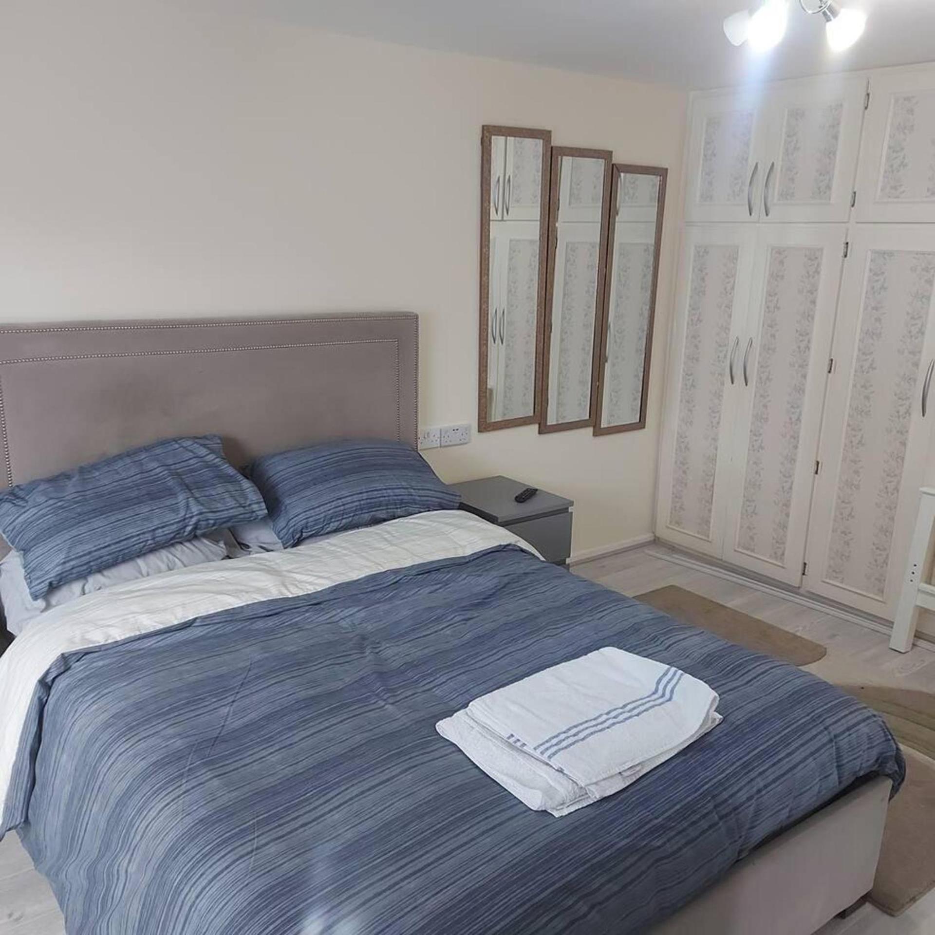Lovely & Beautiful 2 Bed-Apartment In بورهاموود المظهر الخارجي الصورة