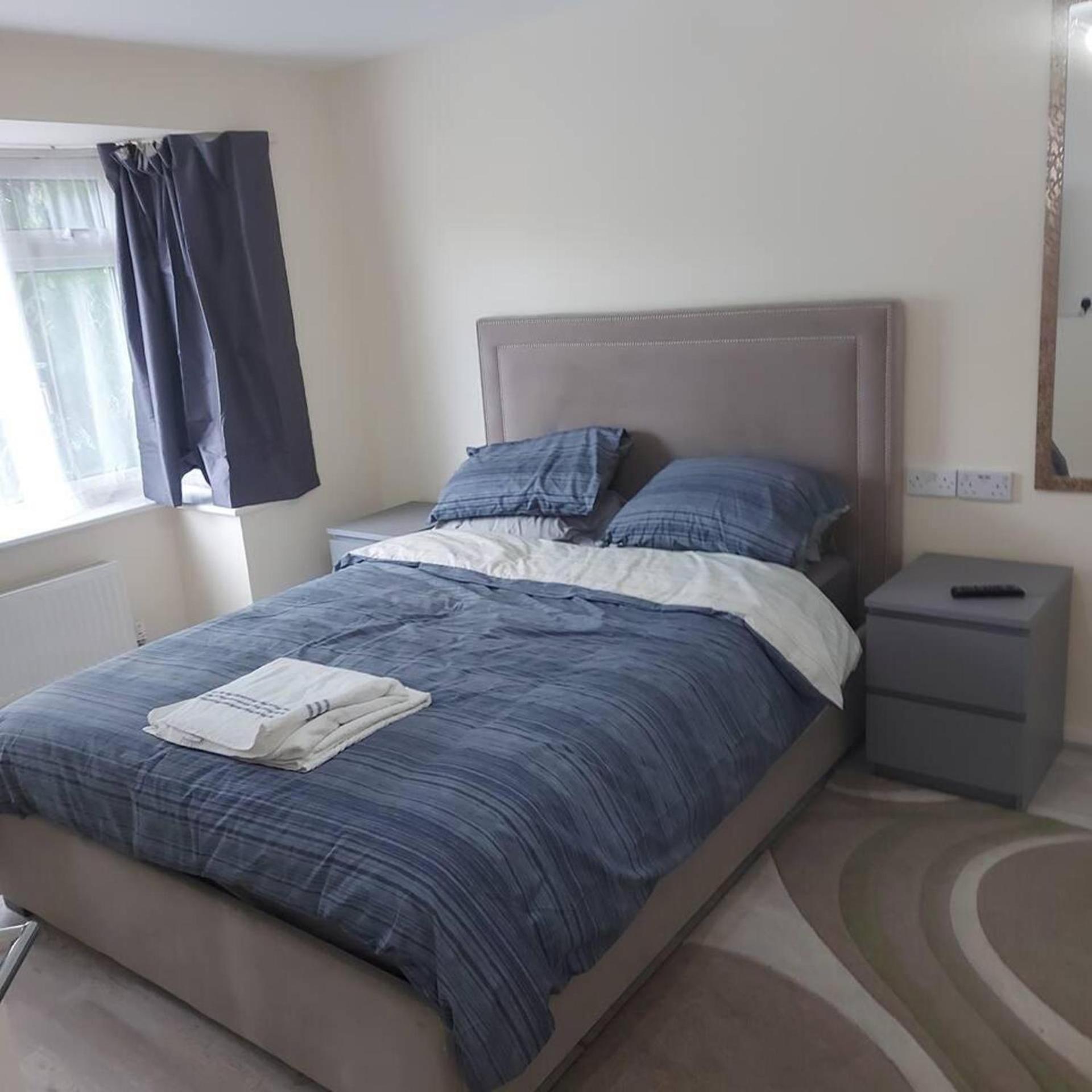Lovely & Beautiful 2 Bed-Apartment In بورهاموود المظهر الخارجي الصورة