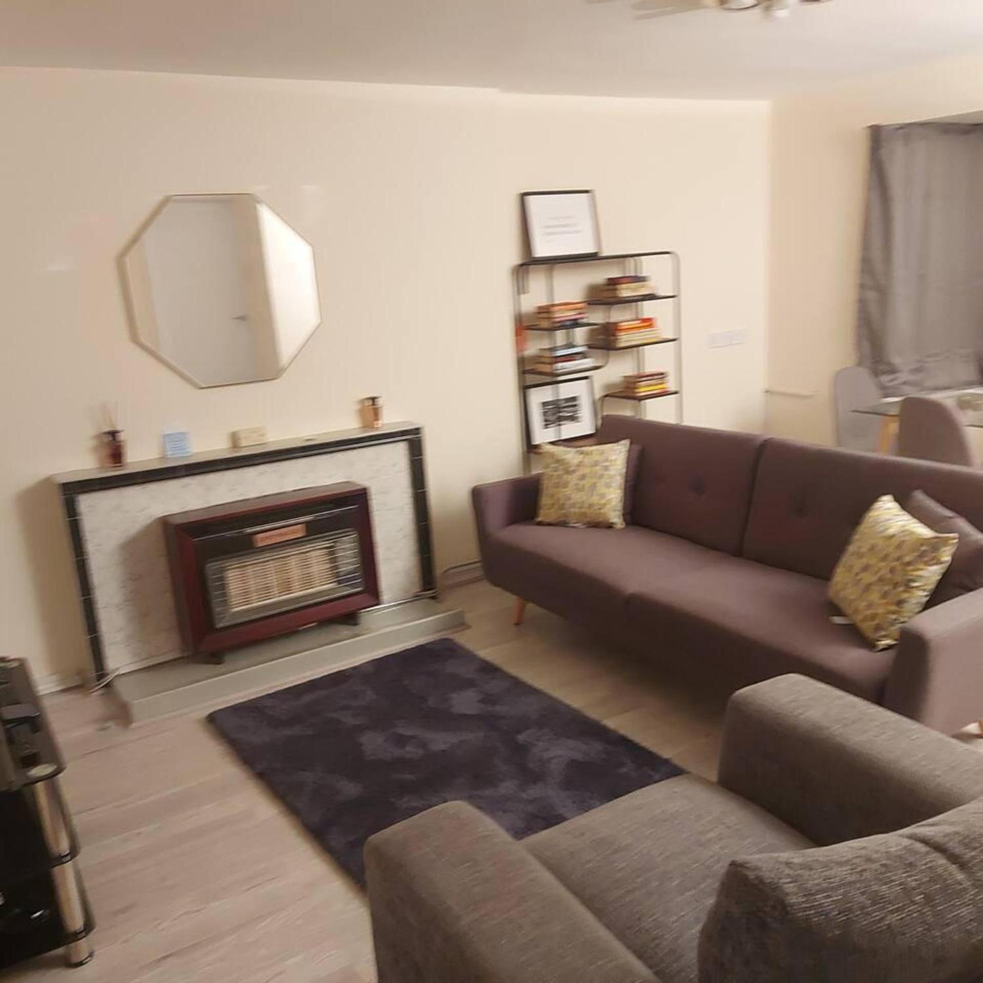 Lovely & Beautiful 2 Bed-Apartment In بورهاموود المظهر الخارجي الصورة