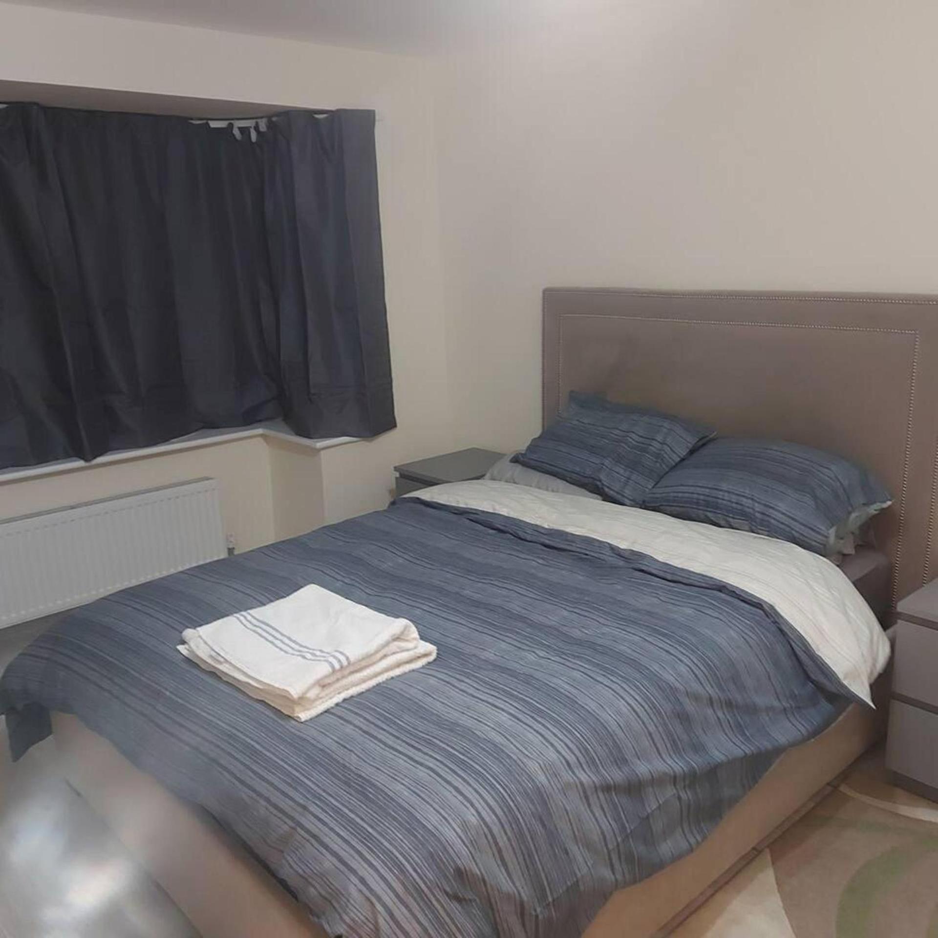 Lovely & Beautiful 2 Bed-Apartment In بورهاموود المظهر الخارجي الصورة