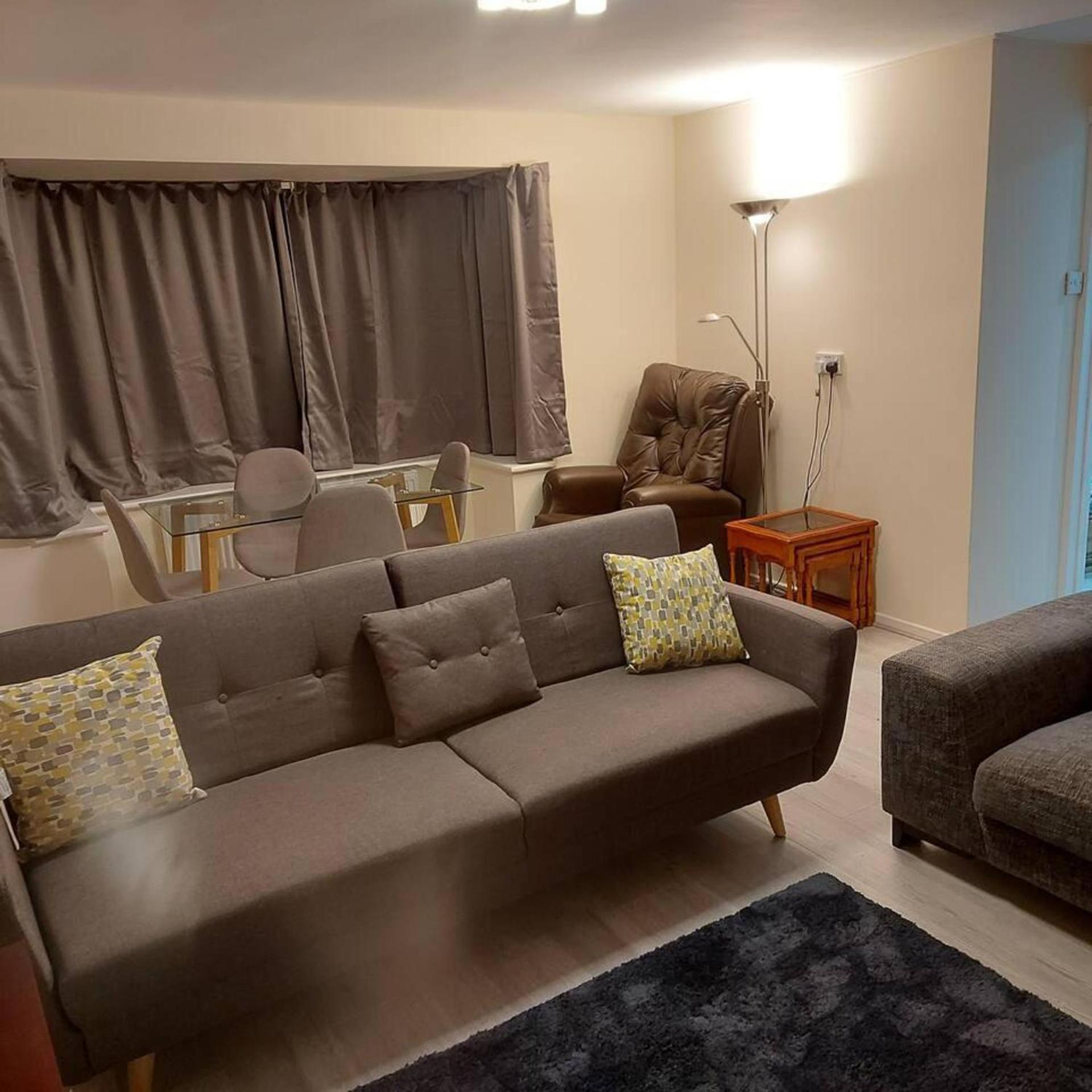 Lovely & Beautiful 2 Bed-Apartment In بورهاموود المظهر الخارجي الصورة