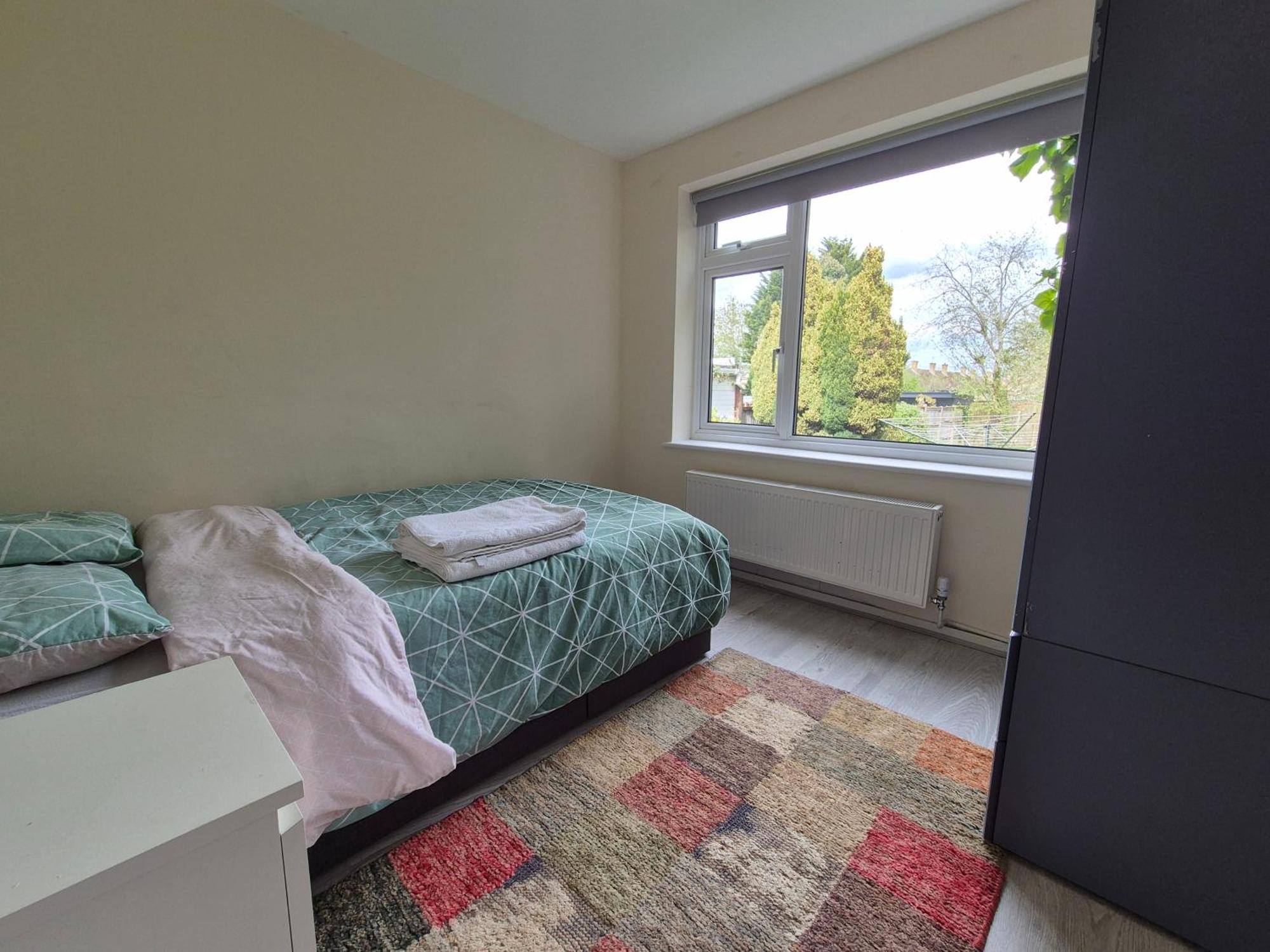 Lovely & Beautiful 2 Bed-Apartment In بورهاموود المظهر الخارجي الصورة
